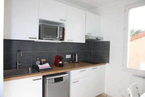 Dapur atau dapur kecil di Résid'Spa Loire & Sèvre - Appartement