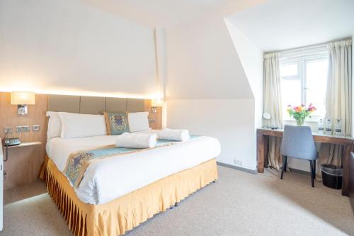 a bedroom with a large bed and a desk at Remont Oxford Hotel in Oxford