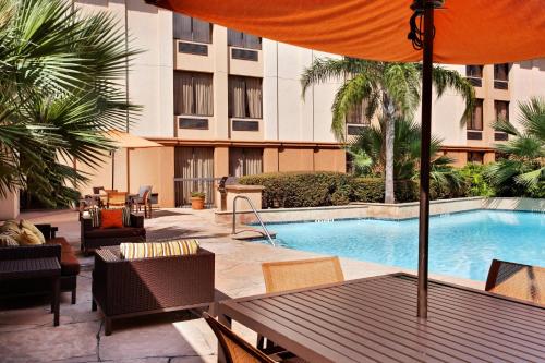 Courtyard Houston/Brookhollow Image