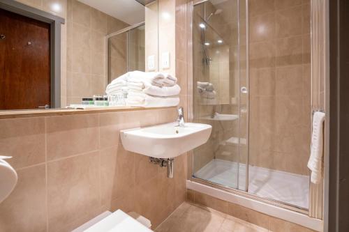 a bathroom with a sink and a shower at Remont Oxford Hotel in Oxford
