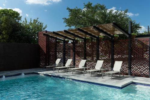 Courtyard by Marriott Houston Heights/I-10 Image