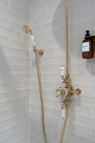a shower with a hose in a bathroom at 1 bed house in Hampshire in Chandlers Ford