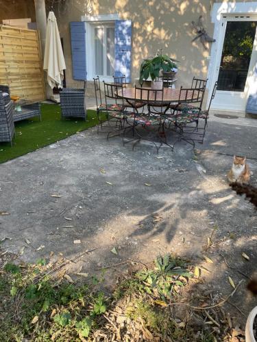 Un jardín fuera de Gites le Pimayon