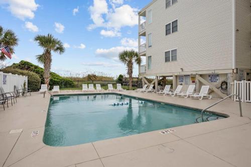 ONE Block from the Ocean Ocean Pier 2 in NMB photo 43