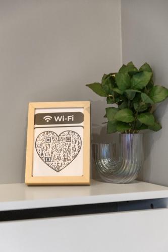 a picture of a heart on a shelf with a vase at Skrenten Apartment in Horten