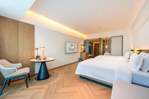 Ein Bett oder Betten in einem Zimmer der Unterkunft Mehood Lestie Hotel Guangzhou Tianhe Financial City Branch - Free Shuttle Bus to Canton Fair Complex During Canton Fair Period