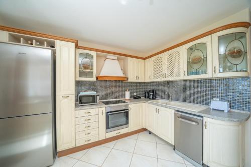 Η κουζίνα ή μικρή κουζίνα στο Dimitra's House