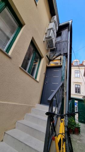 Fantabulous Old Town Condo