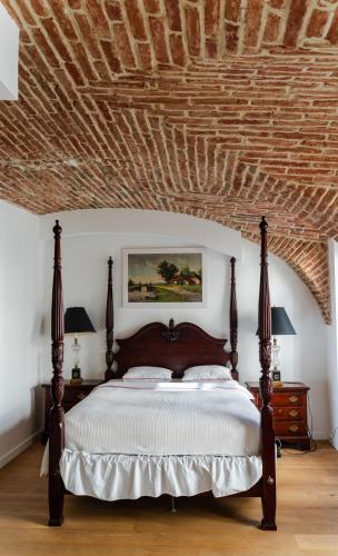 Fantabulous Old Town Condo