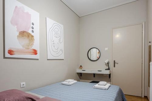 Ένα ή περισσότερα κρεβάτια σε δωμάτιο στο Minimal Central Apartment By The Sea