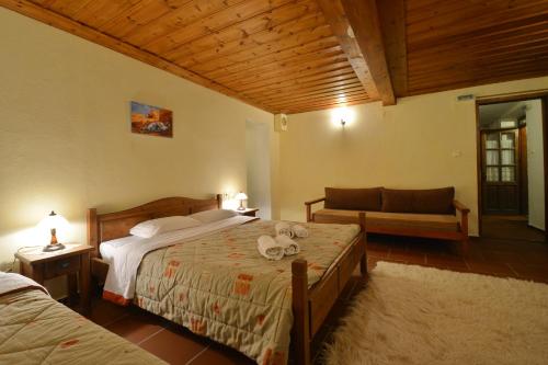 Ένα ή περισσότερα κρεβάτια σε δωμάτιο στο MILOS Guesthouse - Prespa