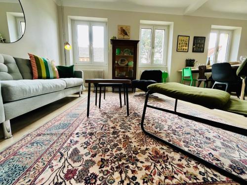 Ein Sitzbereich in der Unterkunft Chez Jean ! Au pied du vignoble, à 5 min de Colmar