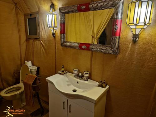 Koupelna v ubytování Dounia Luxury Camp