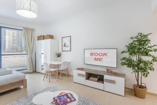 Gallery image of Serene Studio apartment with stylish interior space in JLT! in Dubai