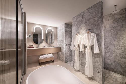 Koupelna v ubytování Adelaide Marriott Hotel