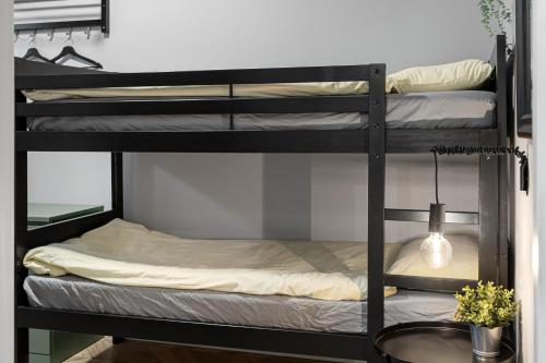 a couple of bunk beds in a room at Kallhällsbaden Strandhotell in Stockholm