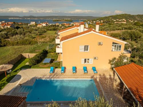 Πισίνα στο ή κοντά στο Villa Ivana holiday home