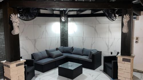 Posezení v ubytování LEVEL suites #4 OMEGA