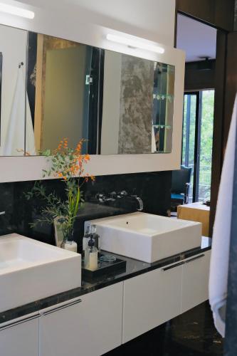 a bathroom with two sinks and a mirror at Casa Mannach in Mexico City