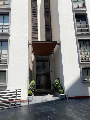an entrance to a building with a door at Departamento en zona Angelopolis in Puebla