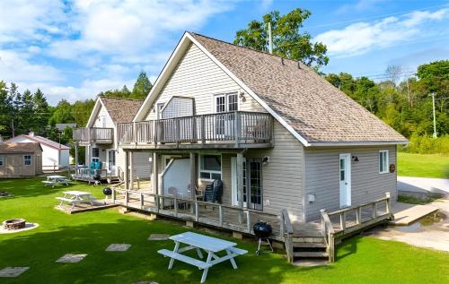 Fotografie z fotogalerie ubytování Lions Head Beach Motel & Cottages - WATERFRONT v destinaci Lions Head