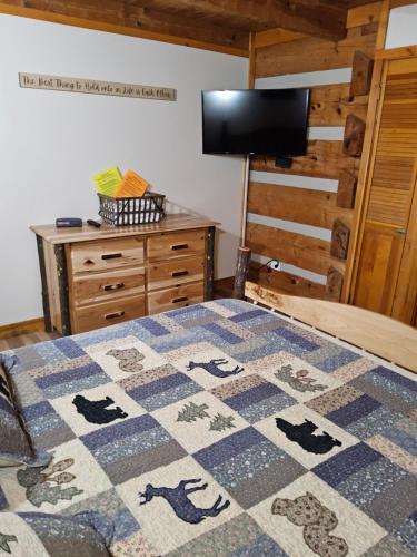 a bedroom with a bed with a quilt on it at Meadows Way 3378 in Pigeon Forge