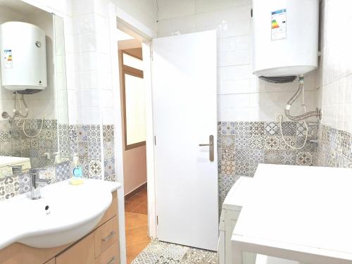 Kúpeľňa v ubytovaní Sunny Malaga Centre Flats, 2 Options, with Balcony or Terrace