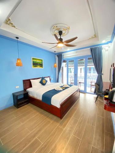 a bedroom with a bed and a ceiling fan at Sadakham Royal View Hotel in Luang Prabang