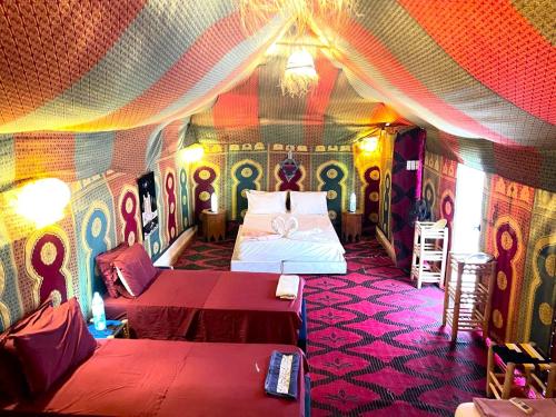 Ein Bett oder Betten in einem Zimmer der Unterkunft Riad dar Assou