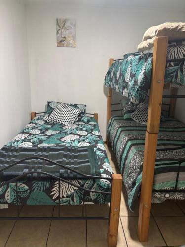 a bedroom with two bunk beds at Alojamiento Puente Alto in Santiago