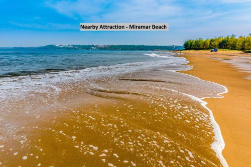 a view of the beach from the shore at Super Hotel O 4 Pillar's Near Immaculate Conception Church in Goa