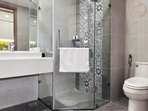 a bathroom with a shower and a toilet and a sink at Armin Homes Studio at Solforest Ecopark in HÆ°ng YÃªn