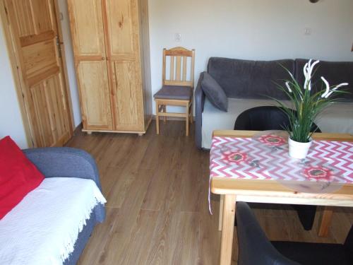 a living room with a couch and a table at Pokoje i apartamenty pod Jaworzyną w Koninkach in Koninki