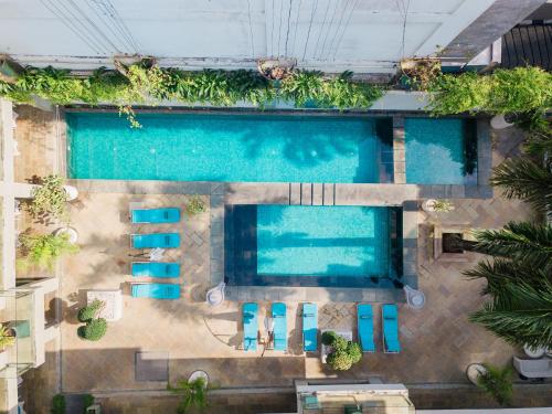 Bazén v ubytování AQ-VA Hotel & Villas Seminyak nebo v jeho okolí