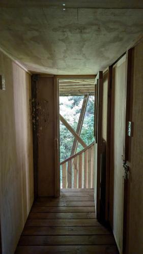 Gambar di galeri bagi AWAY Treehouse & Forest SPA di Arran Bay