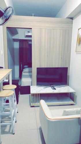 a room with two beds and a tub in it at Staycation by Estelle in Manila