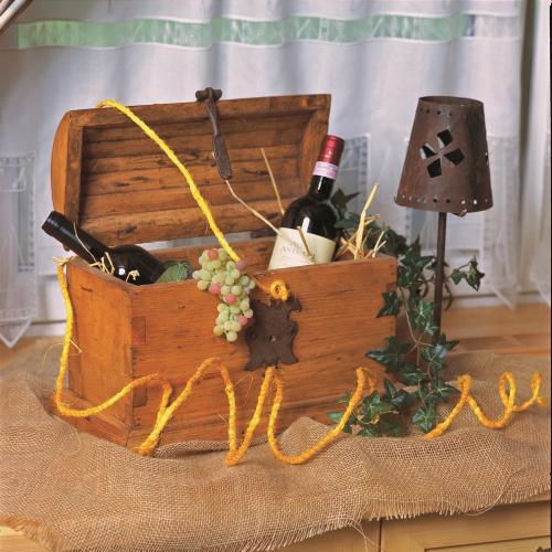 a wooden box filled with wine bottles and grapes at SCHÖNIS-Landhotel in Bad Mitterndorf