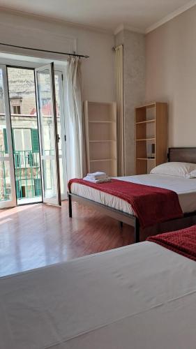 Trinita' Maggiore Home/ Historic Center