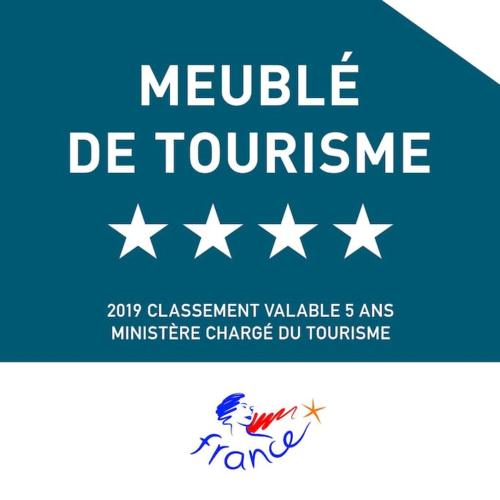 une affiche pour un événement avec les mots «récupération de tourisme» dans l'établissement Villa l'Hestia avec piscine à l'Isle-sur-Sorgue, à LʼIsle-sur-la-Sorgue