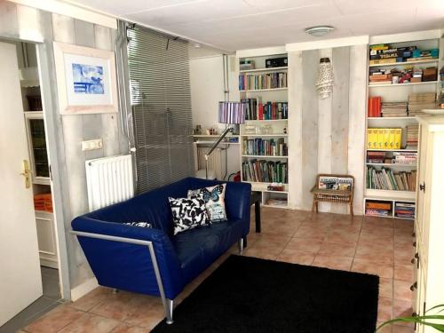 Knihovna v apartmánu