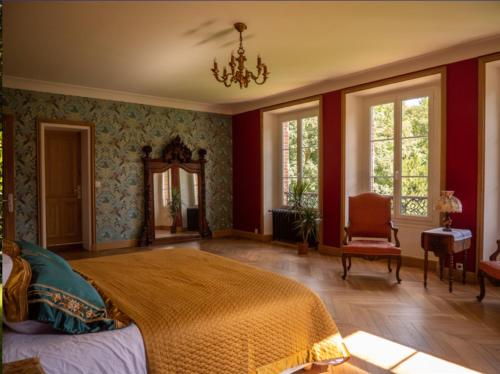 Ένα ή περισσότερα κρεβάτια σε δωμάτιο στο Le Château d'Elbeuf-en-Bray