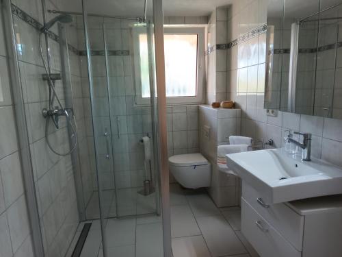 Bilik mandi di Ferienwohnung Schulzke