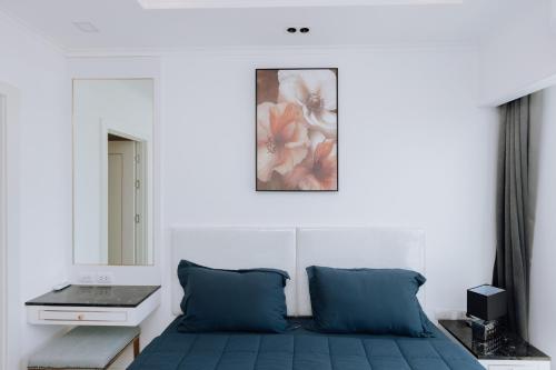 a bedroom with a blue bed and a mirror at The Empire Tower k in Jomtien Beach