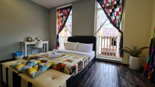 Postel nebo postele na pokoji v ubytování Jade Guesthouse Jonker Melaka