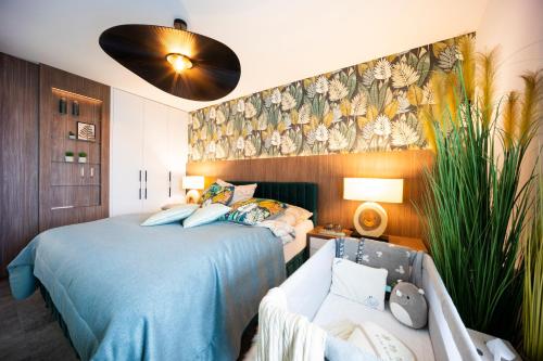 Кровать или кровати в номере DH Family and Whirlpool Premium Apartment 3kk, 2x SmartTV-NETFLIX, Big Terrace and Free Parking