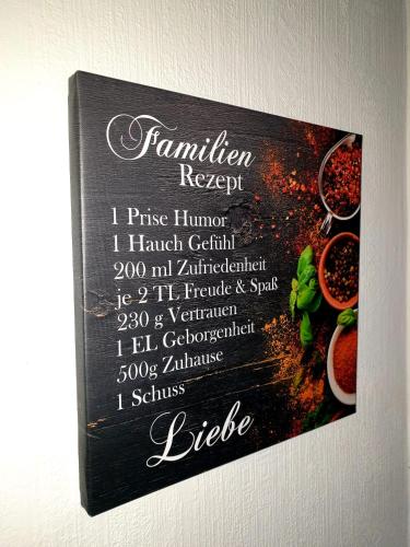 a chalkboard sign on a wall with a menu at Ferienwohnung am Halfterweg in Hirschberg