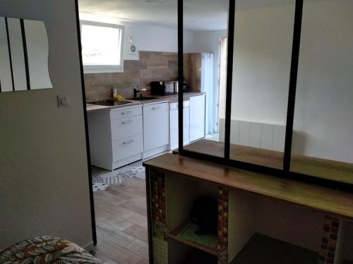 Kuchyň nebo kuchyňský kout v ubytování Studio cosy au pied de la montagne