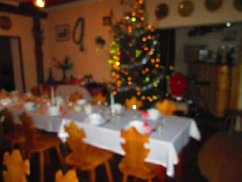 Un restaurante o sitio para comer en Zbójnicka Chata