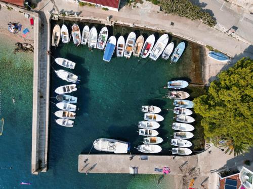 an overhead view of a bunch of boats in a harbor at Pansion Palme in Drvenik