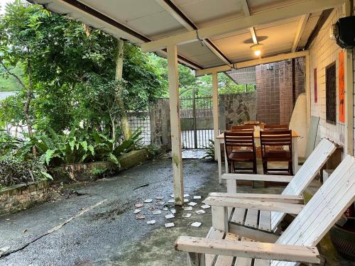 a patio with a table and chairs on a house at Jiufen Gourd Stone TreeHouse 137 in Ruifang